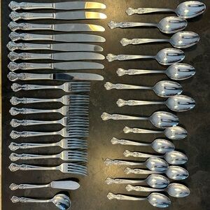 Wm. Rogers Mfg. Co. Inspirational-Magnolia 34Pc Triple Plate Silverware Set